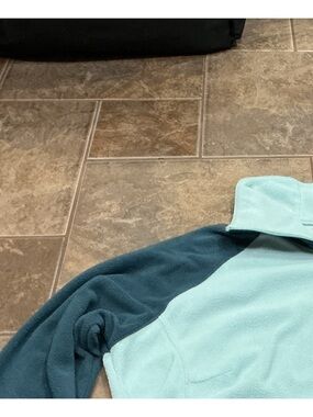 🥵 Light Blue and Teal Half-Zip Fleece Pullover
